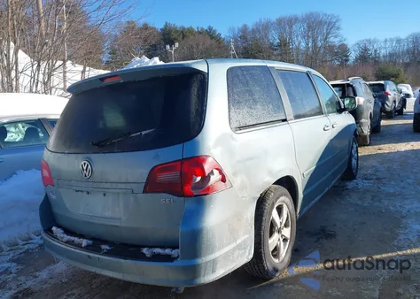 2010 Volkswagen Routan Sel from USA, damaged, VIN 2V4RW5DX5AR333544